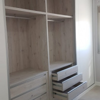 Armario de puertas correderas