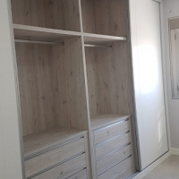 Armario de puertas correderas